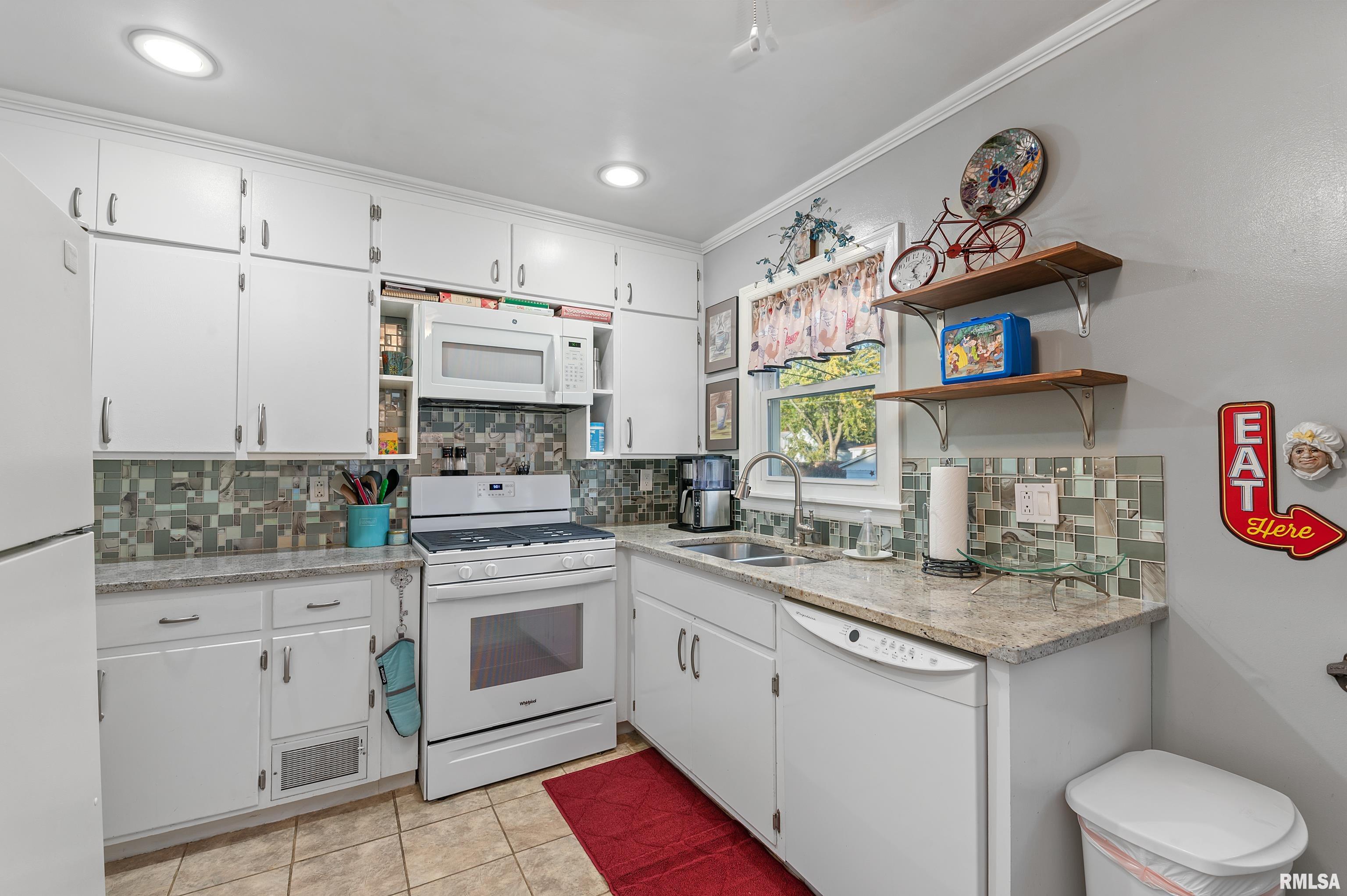 2012 3rd Street Moline, IL 61265 - Photo 10 of 21 Gallery Image 10