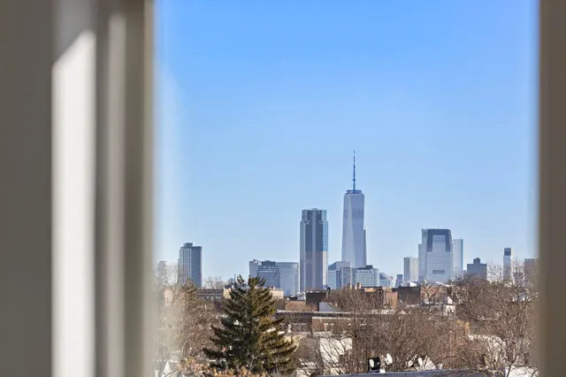 $2,723 | 132 Mallory Avenue, Unit 502, Jersey City, NJ 07304