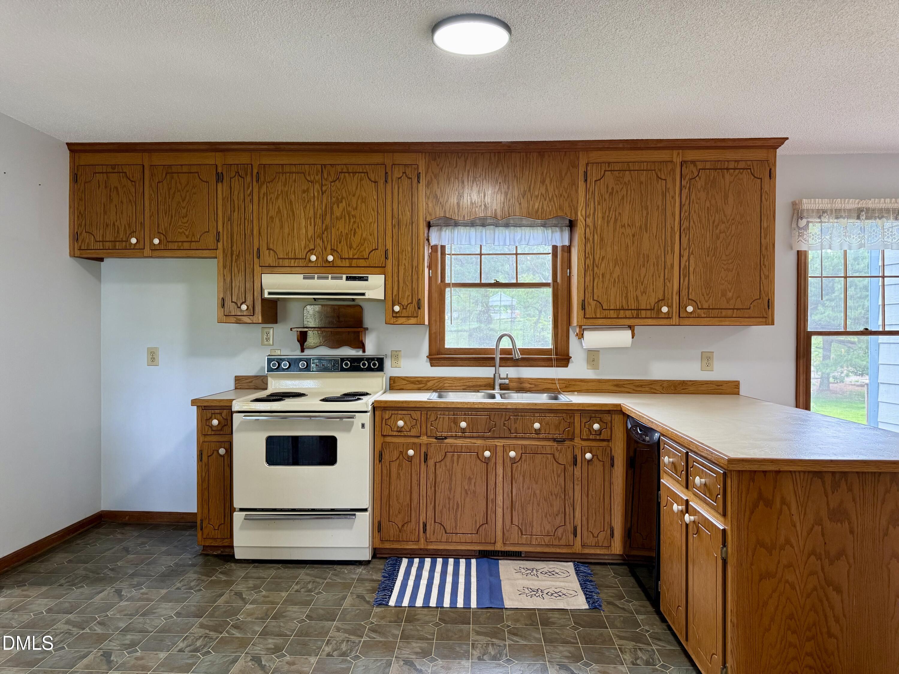 460 Dr Parrott Road Henderson, NC 27537 - Photo 2 of 23 IMG_4876