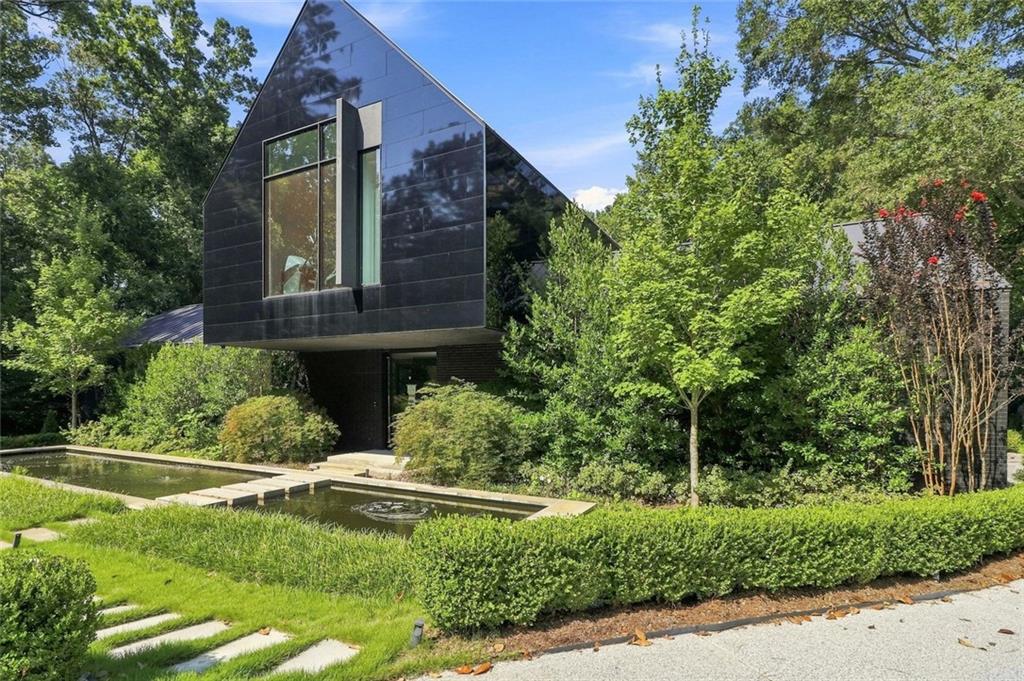 2716 Ridgewood Road Northwest Atlanta, GA 30327 - Photo 4 of 88 Gallery Image 4