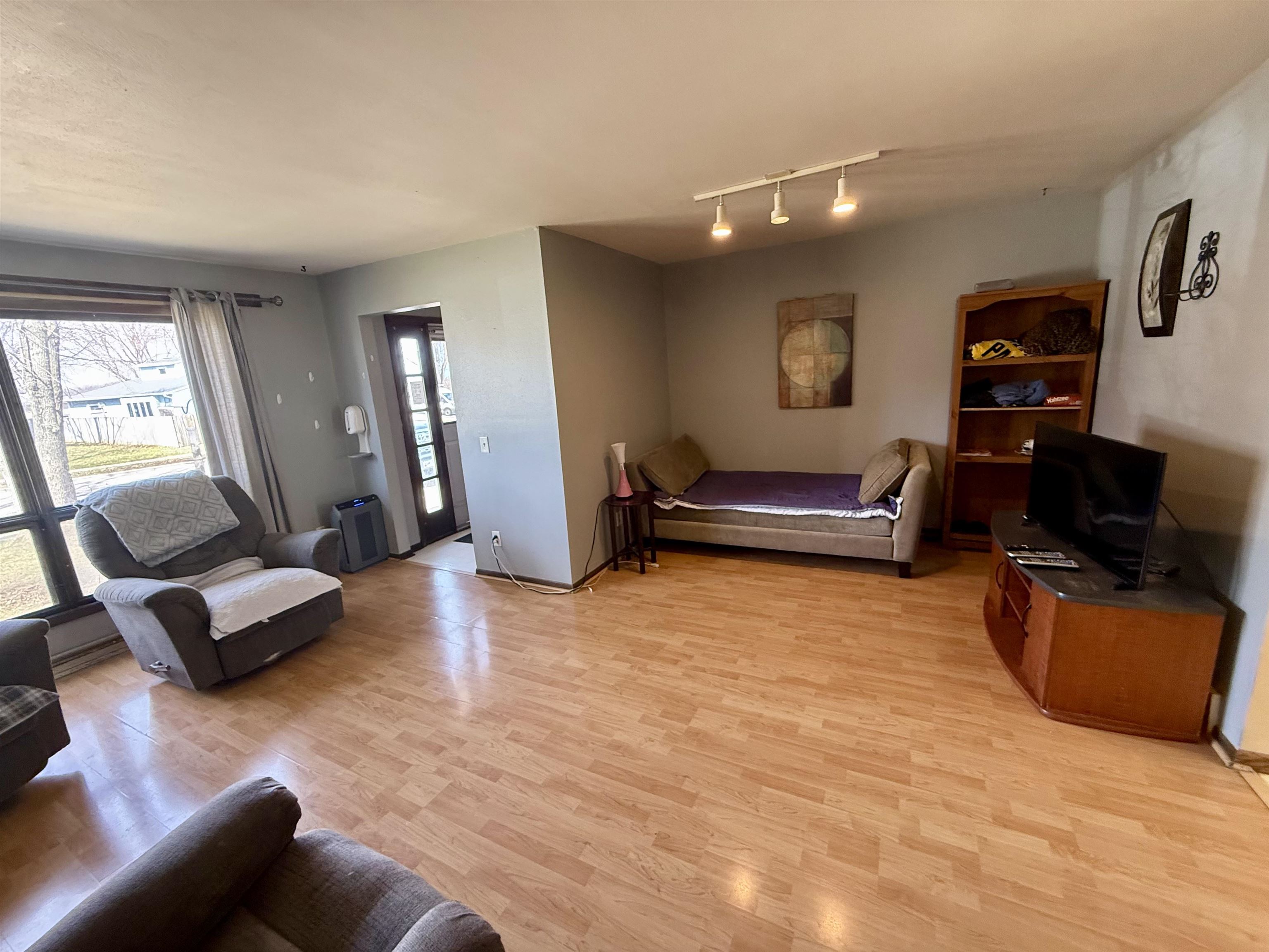 4713 Kennedy Road Madison, WI 53704 - Photo 3 of 29