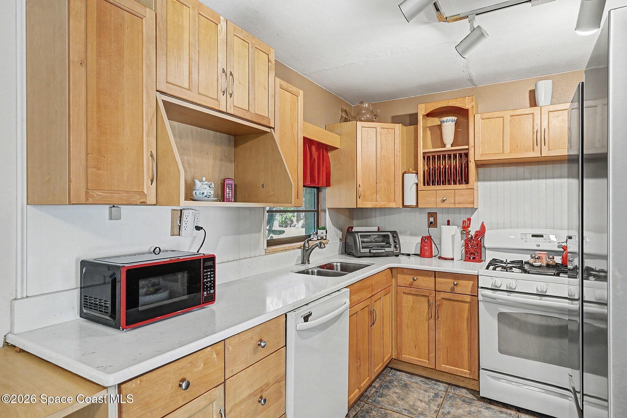 972 Garfield Street Melbourne, FL 32935 - Photo 11 of 29 011_file_2021