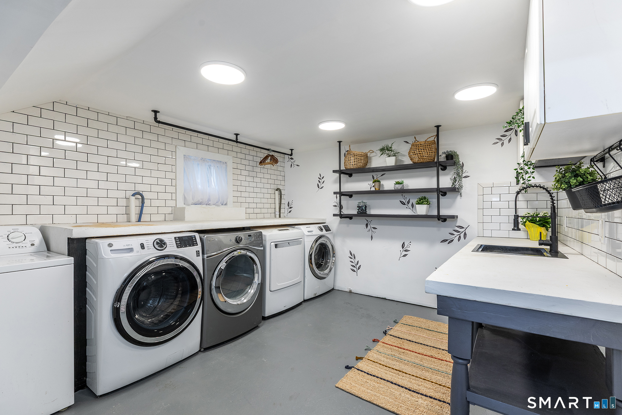 4 Darien Road New Fairfield, CT 06812 - Photo 28 of 36 Laundry