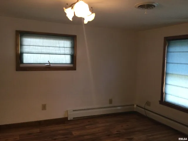 $99,999 | 203 East Whitlock Street, Jonesboro, IL 62952