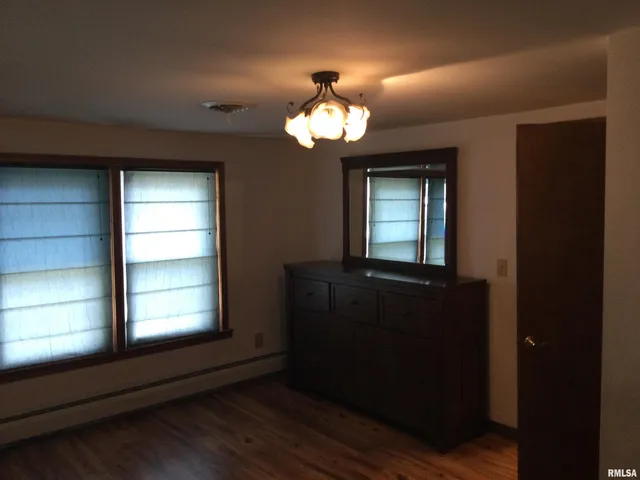 $99,999 | 203 East Whitlock Street, Jonesboro, IL 62952