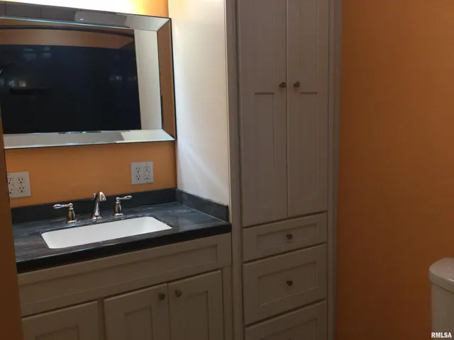 $99,999 | 203 East Whitlock Street, Jonesboro, IL 62952