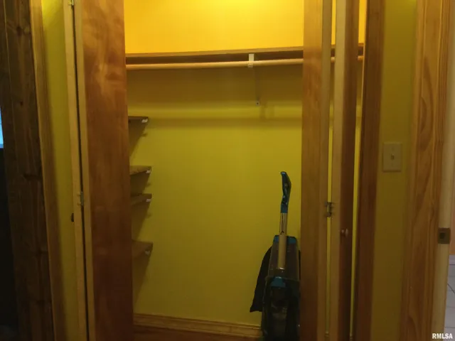 $99,999 | 203 East Whitlock Street, Jonesboro, IL 62952