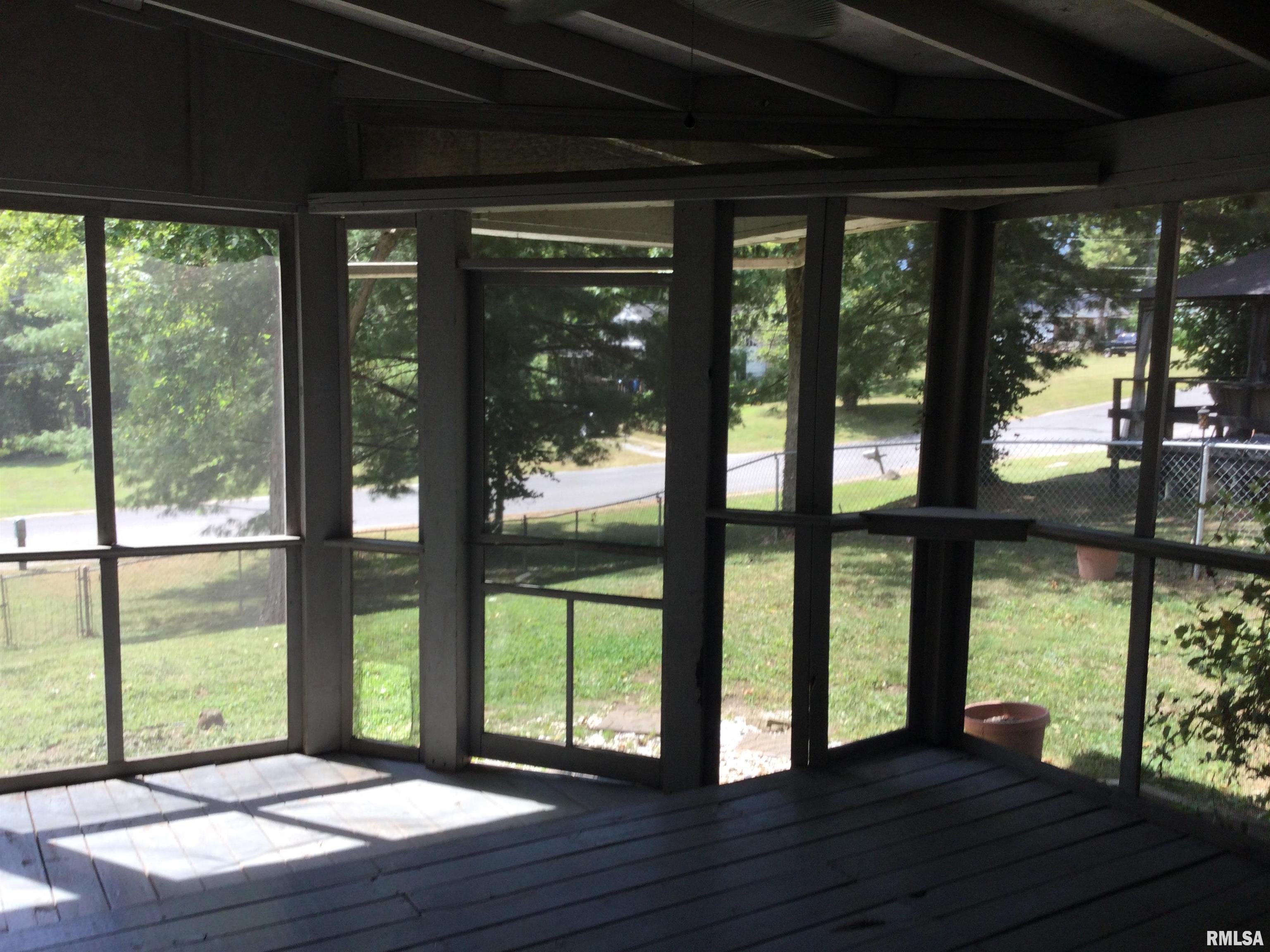 203 East Whitlock Street Jonesboro, IL 62952 - Photo 5 of 33