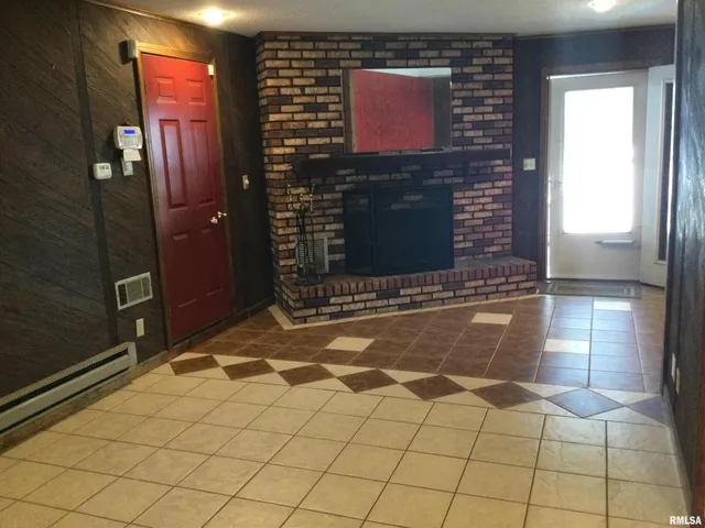 $99,999 | 203 East Whitlock Street, Jonesboro, IL 62952