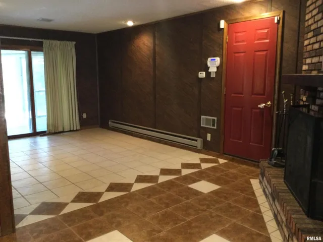 $99,999 | 203 East Whitlock Street, Jonesboro, IL 62952