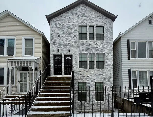 $1,800 | 2702 South Union Avenue, Unit 2, Chicago, IL 60616