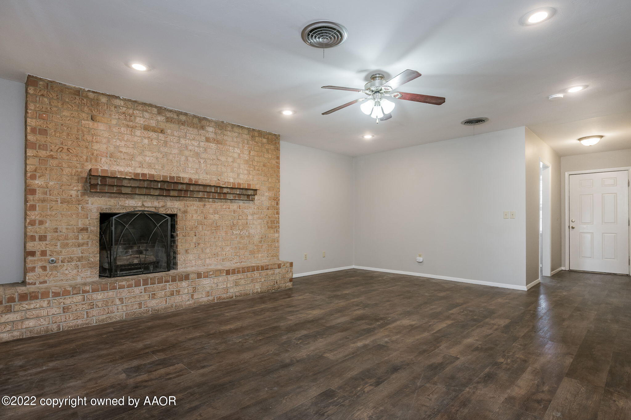 3405 Thurman Street Amarillo, TX 79109 - Photo 4 of 19 a view of an empty room with a fireplace