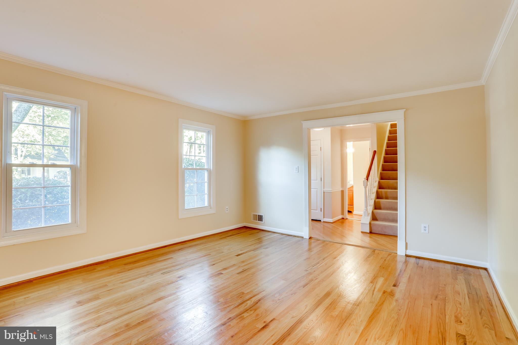 10935 Swansfield Road Columbia, MD 21044 - Photo 18 of 30 Living Room