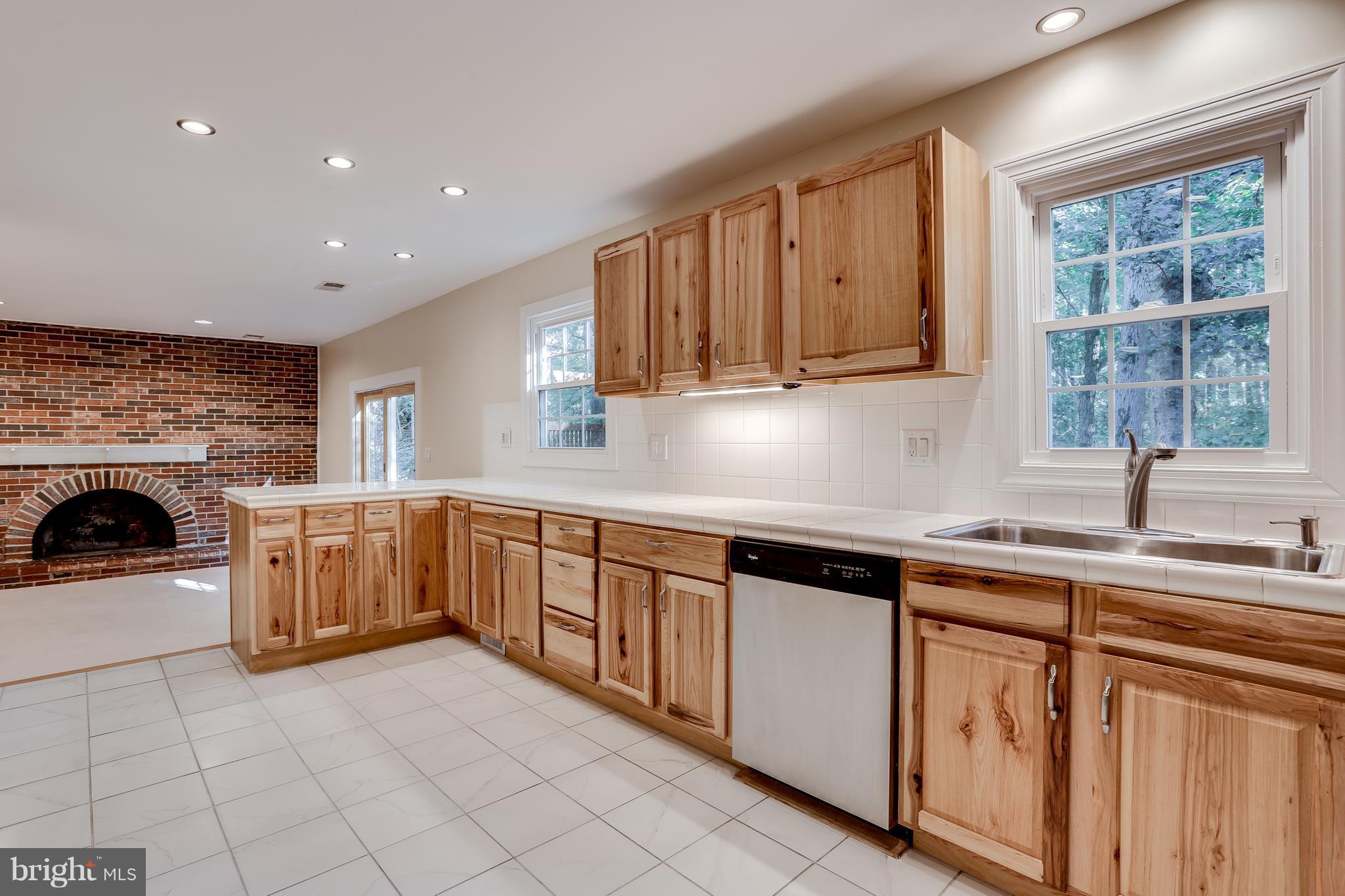 10935 Swansfield Road Columbia, MD 21044 - Photo 10 of 30 Kitchen