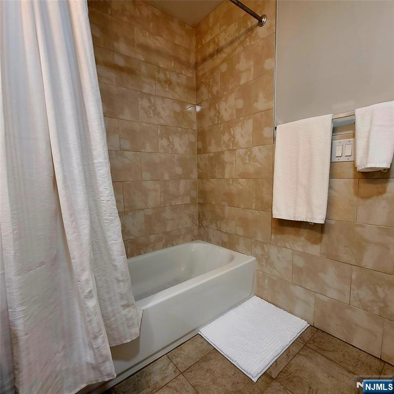 182 Anderson Avenue, Unit 3A Fairview, NJ 07022 - Photo 17 of 19 a bathroom with a bathtub