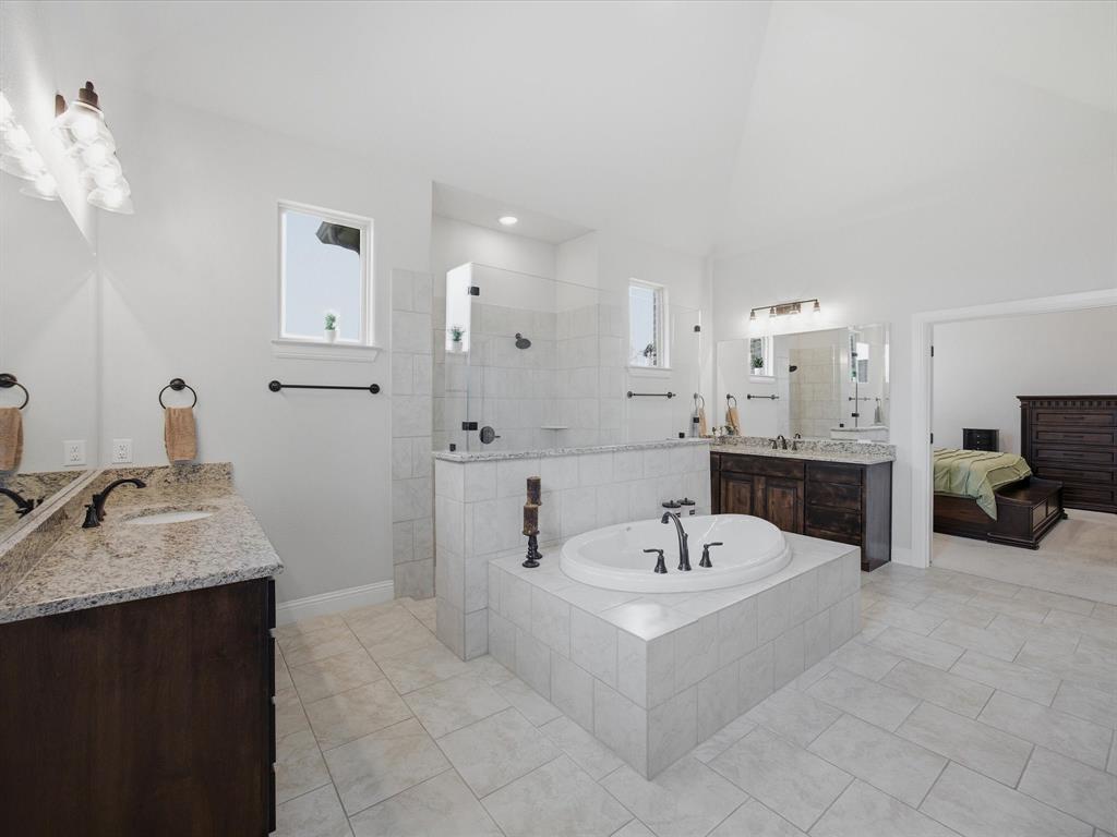 150 Quail Ridge Decatur, TX 76234 - Photo 20 of 32 a bathroom with a tub sink and mirror