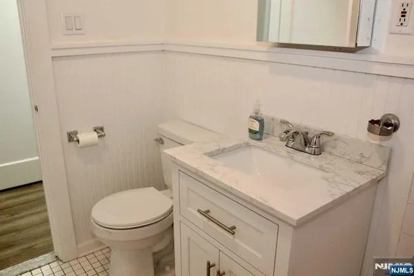 $3,000 | 102 Paterson Avenue, Unit 1, Midland Park, NJ 07432