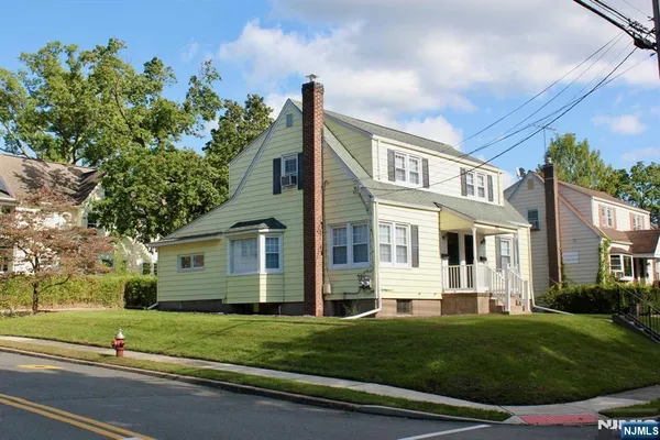$3,000 | 102 Paterson Avenue, Unit 1, Midland Park, NJ 07432