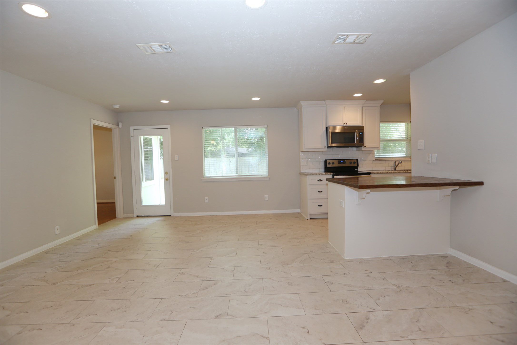 6123 Grape Street Houston, TX 77074 - Photo 7 of 18