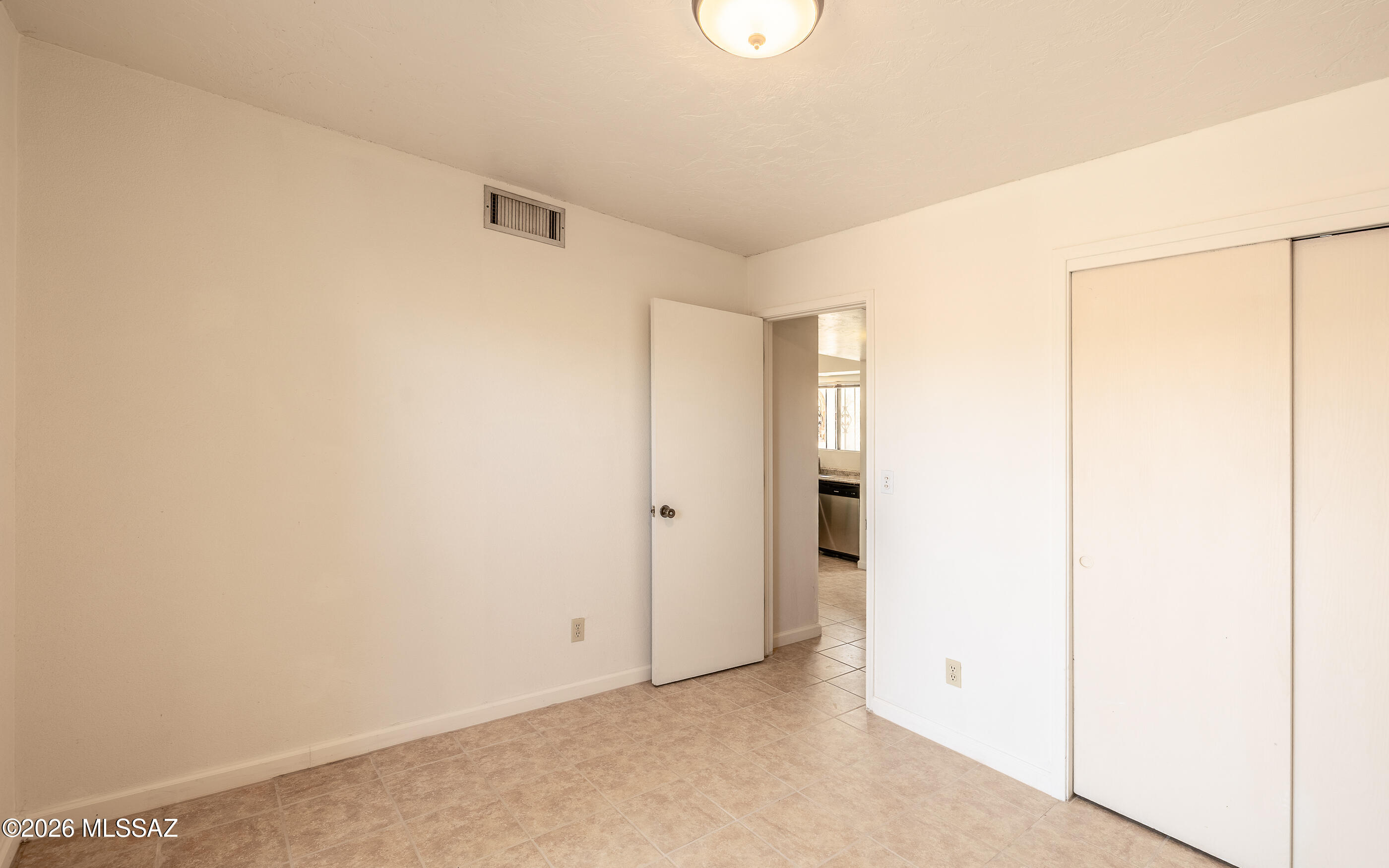 3750 North Country Club Road, Unit 46 Tucson, AZ 85716 - Photo 14 of 34 a view of an empty room
