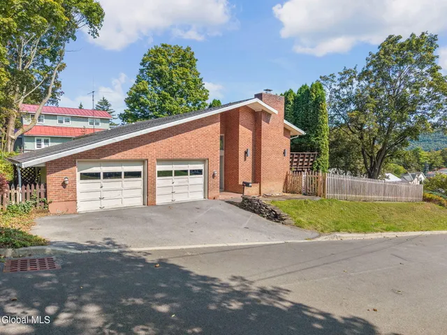 $274,500 | 122 Lincoln Avenue, Cobleskill, NY 12043