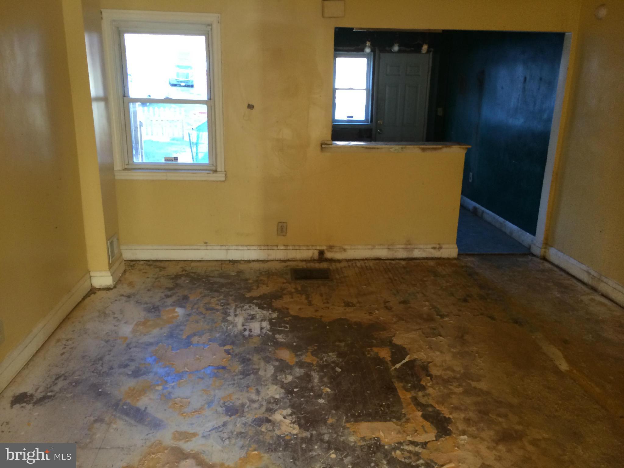 3722 Flowerton Road Baltimore, MD 21229 - Photo 3 of 10 Dining Room