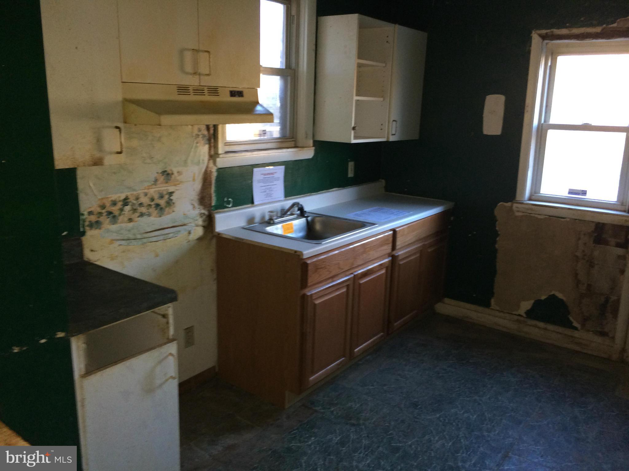 3722 Flowerton Road Baltimore, MD 21229 - Photo 4 of 10 Kitchen