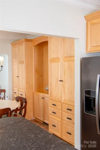 a view of a livingroom with furniture