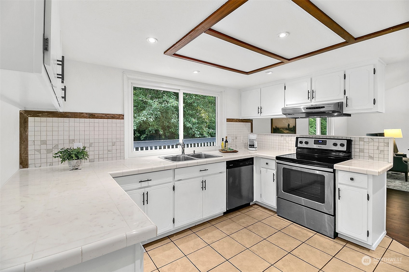 9060 Northeast Morgan Road Bainbridge Island, WA 98110 - Photo 11 of 37 Gallery Image 11