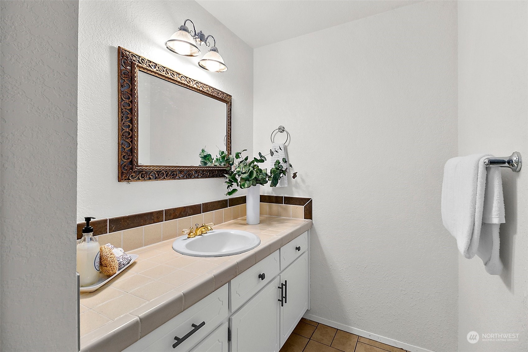 9060 Northeast Morgan Road Bainbridge Island, WA 98110 - Photo 18 of 37 Gallery Image 18