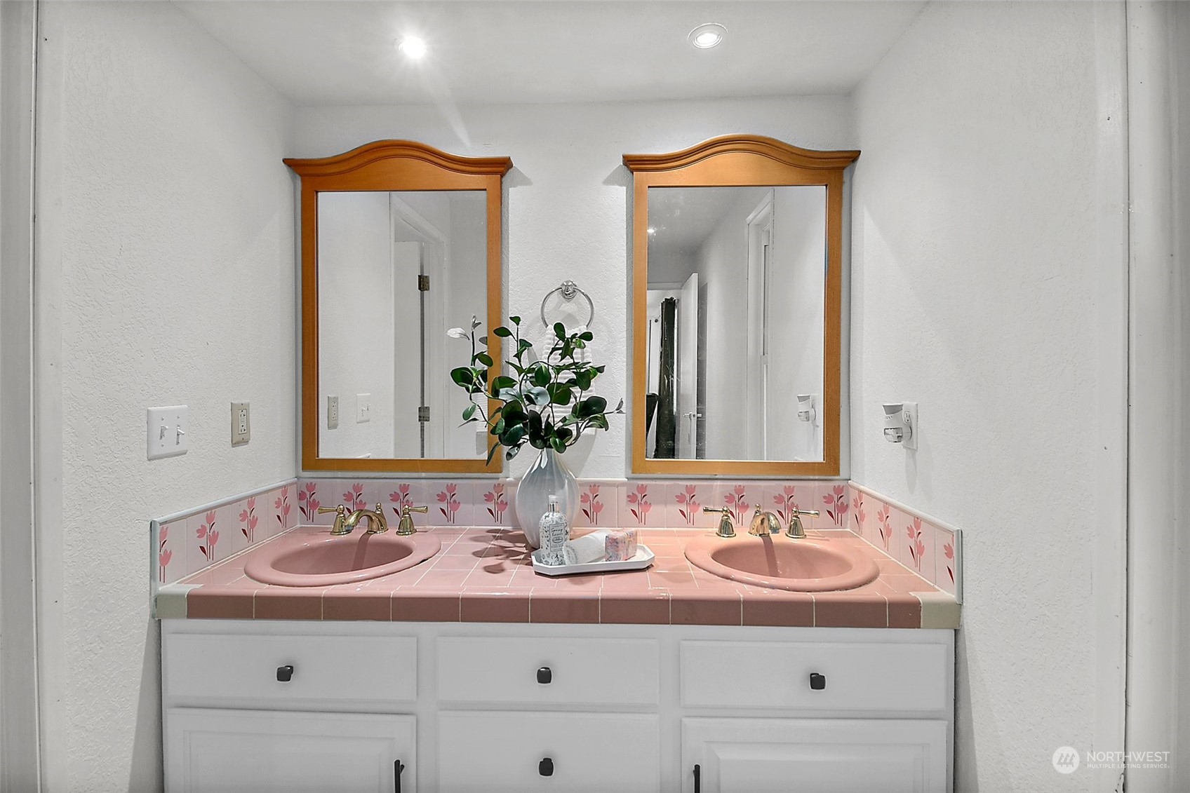 9060 Northeast Morgan Road Bainbridge Island, WA 98110 - Photo 24 of 37 Gallery Image 24