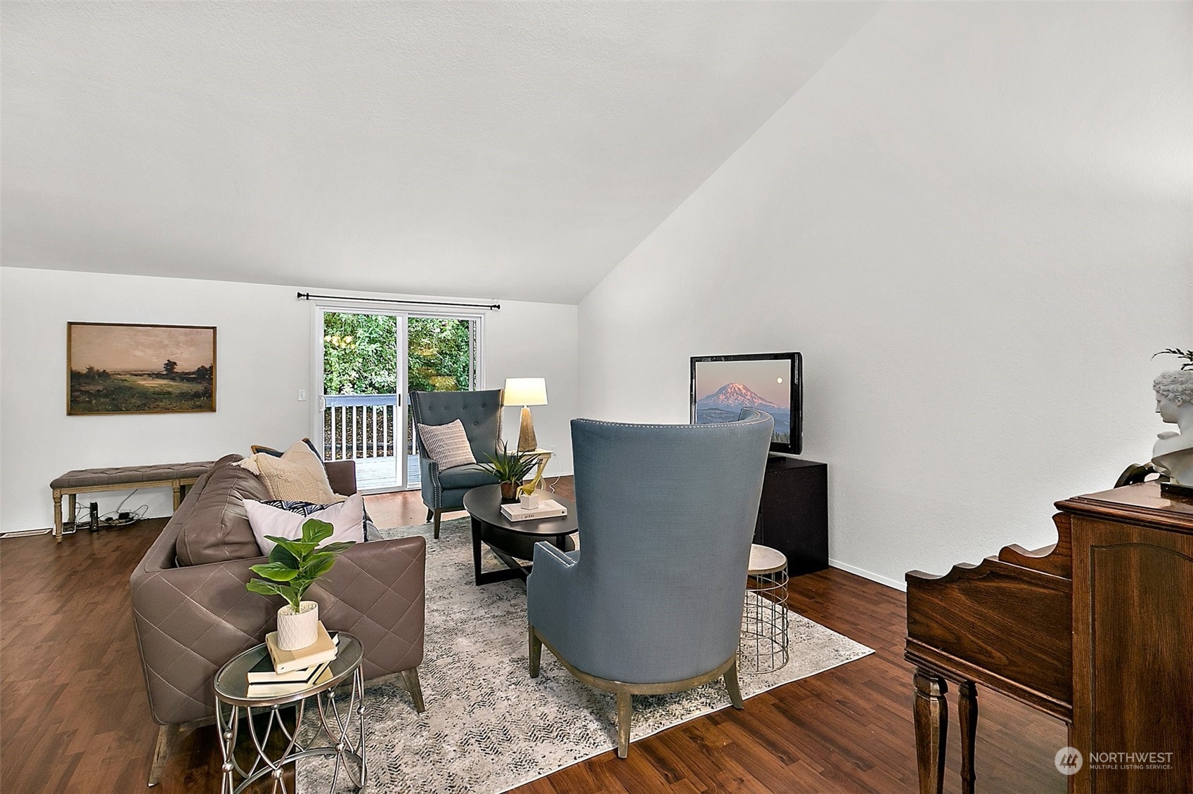 9060 Northeast Morgan Road Bainbridge Island, WA 98110 - Photo 4 of 37 Gallery Image 4