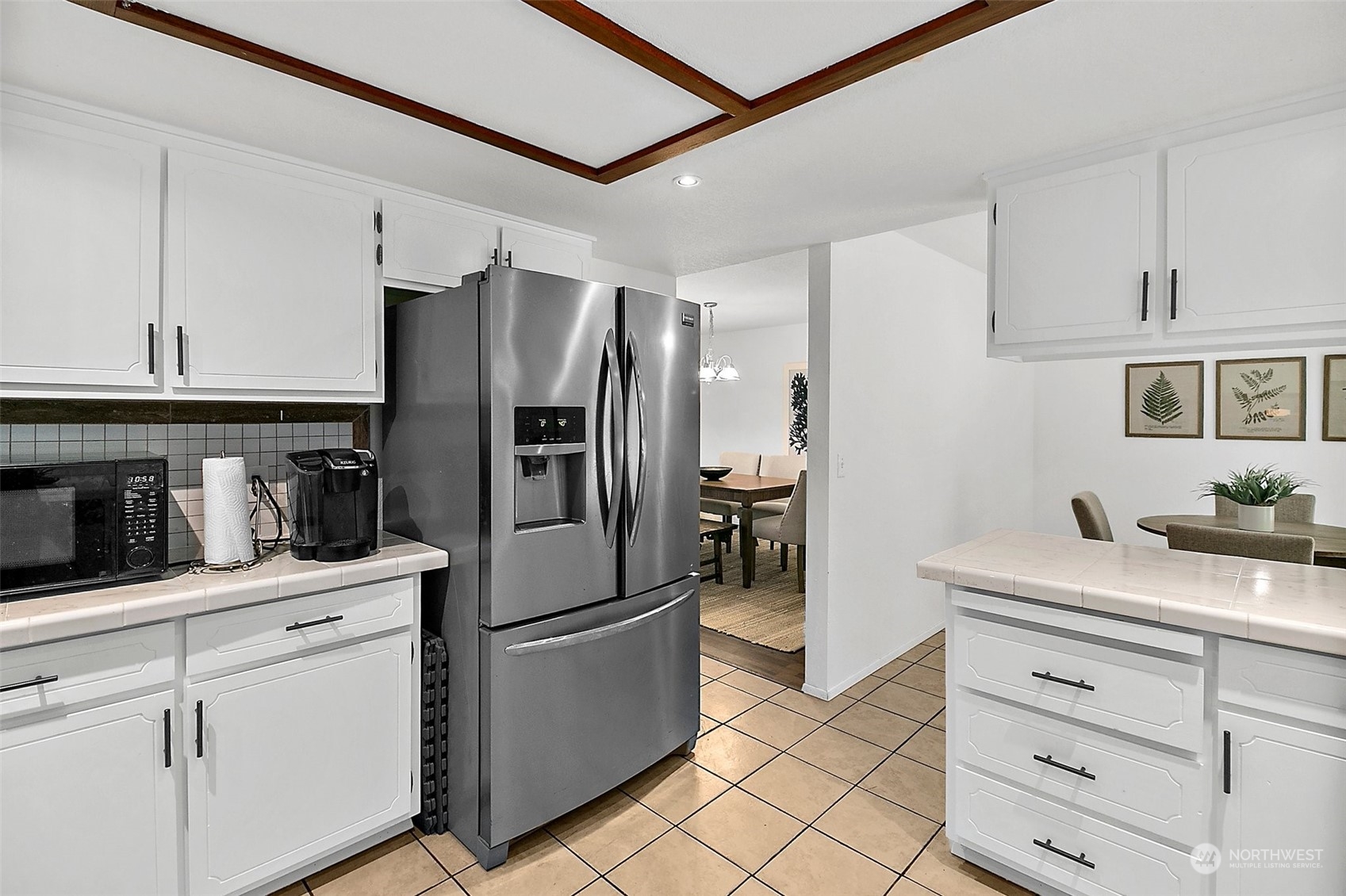 9060 Northeast Morgan Road Bainbridge Island, WA 98110 - Photo 10 of 37 Gallery Image 10