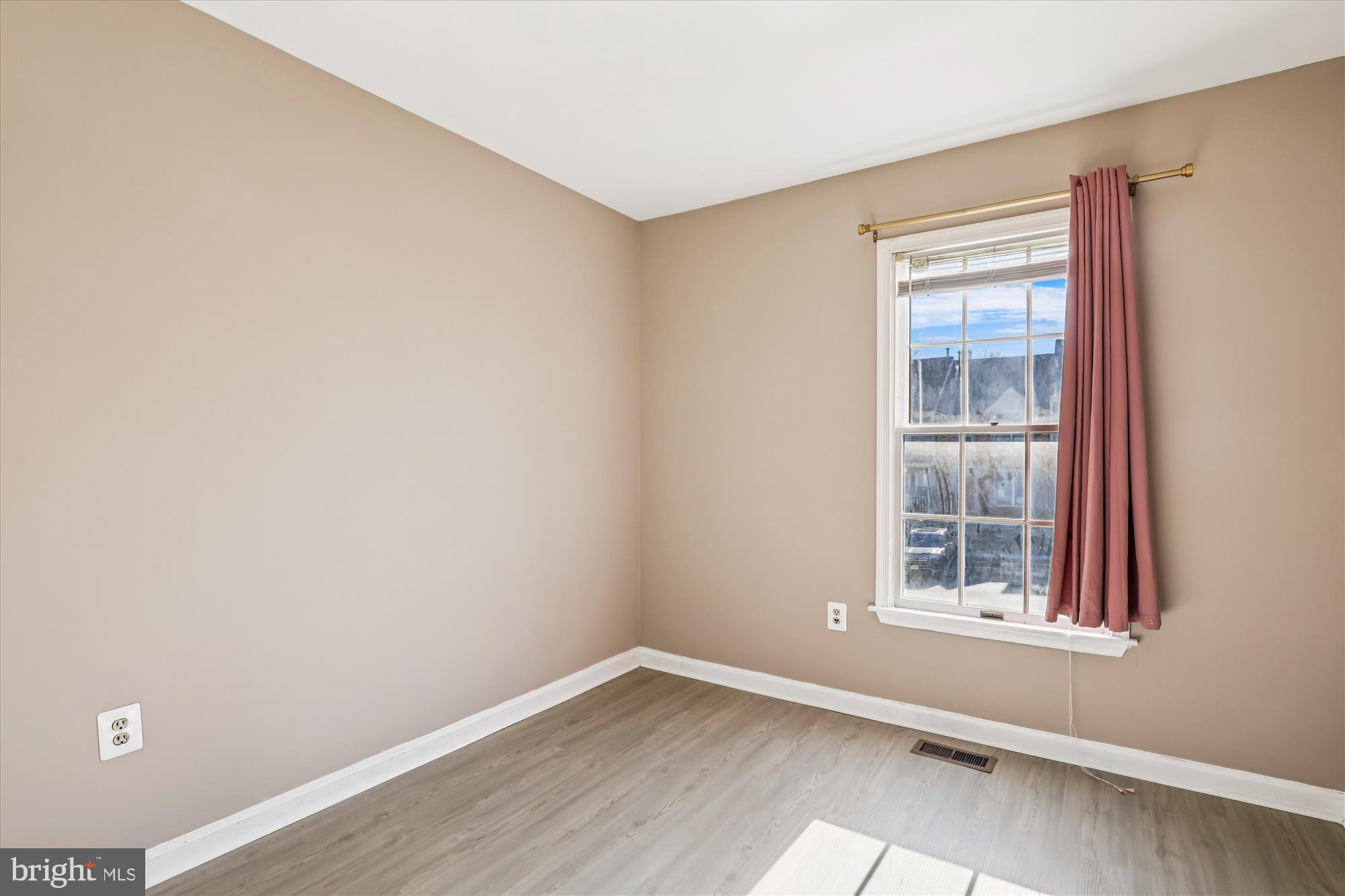 4232 Devonwood Way Woodbridge, VA 22192 - Photo 12 of 33 Bedroom 3