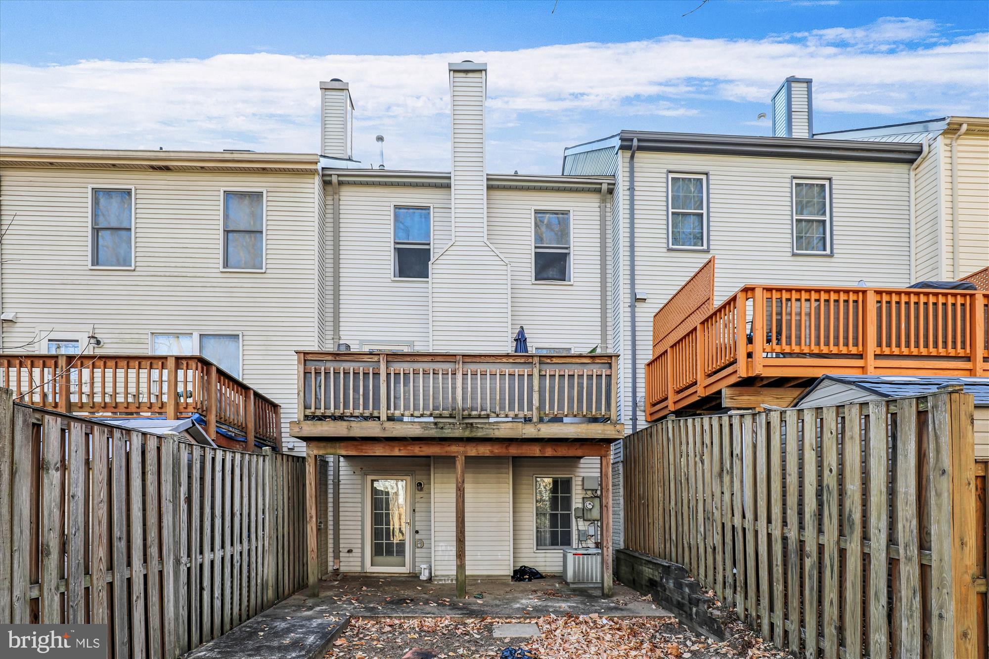 4232 Devonwood Way Woodbridge, VA 22192 - Photo 18 of 33 Back Elevation