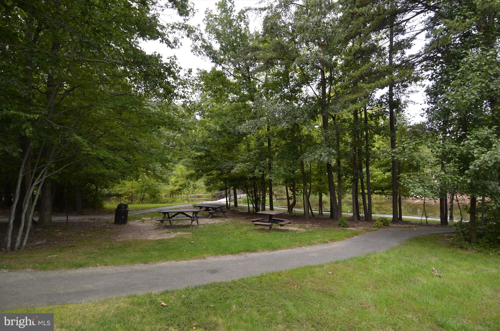 4232 Devonwood Way Woodbridge, VA 22192 - Photo 29 of 33 Westridge Picnic Area