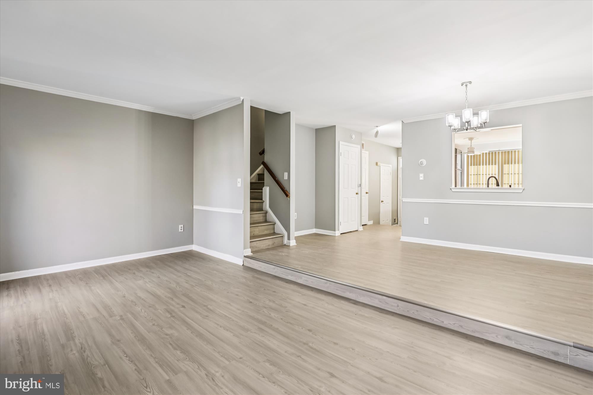 4232 Devonwood Way Woodbridge, VA 22192 - Photo 5 of 33 Living/Dining Room