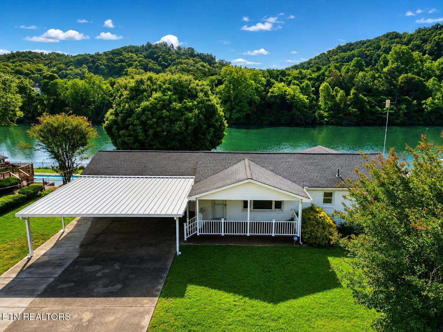 408 Riverside Drive Clinton, TN 37716 - Photo 3 of 29 3