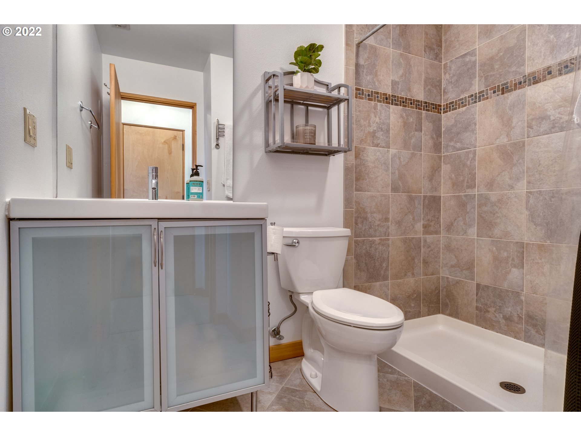5049 Southwest View Point Terrace Portland, OR 97239 - Photo 14 of 26 Gallery Image 14