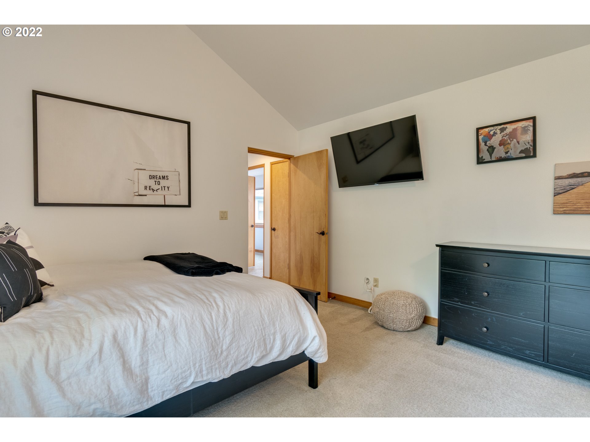 5049 Southwest View Point Terrace Portland, OR 97239 - Photo 16 of 26 Gallery Image 16