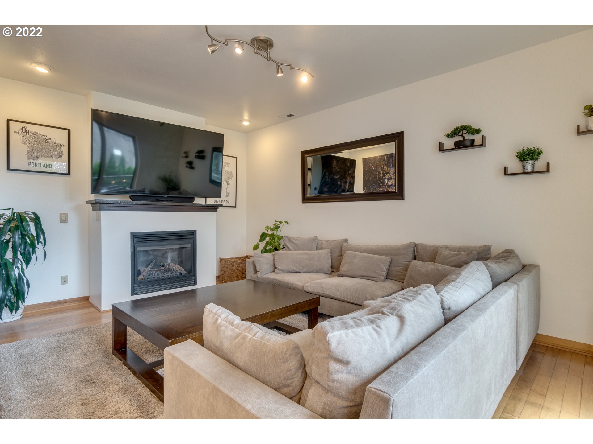 5049 Southwest View Point Terrace Portland, OR 97239 - Photo 3 of 26 Gallery Image 3