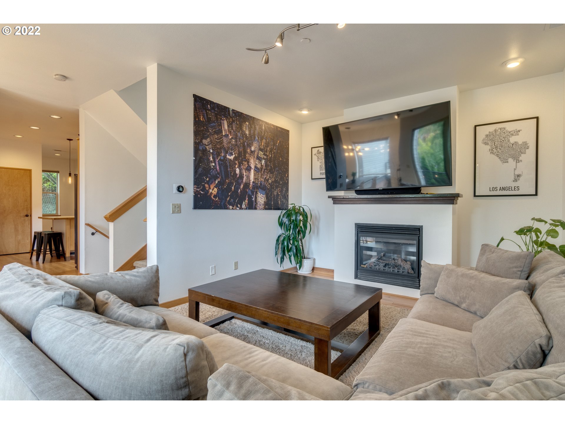 5049 Southwest View Point Terrace Portland, OR 97239 - Photo 4 of 26 Gallery Image 4