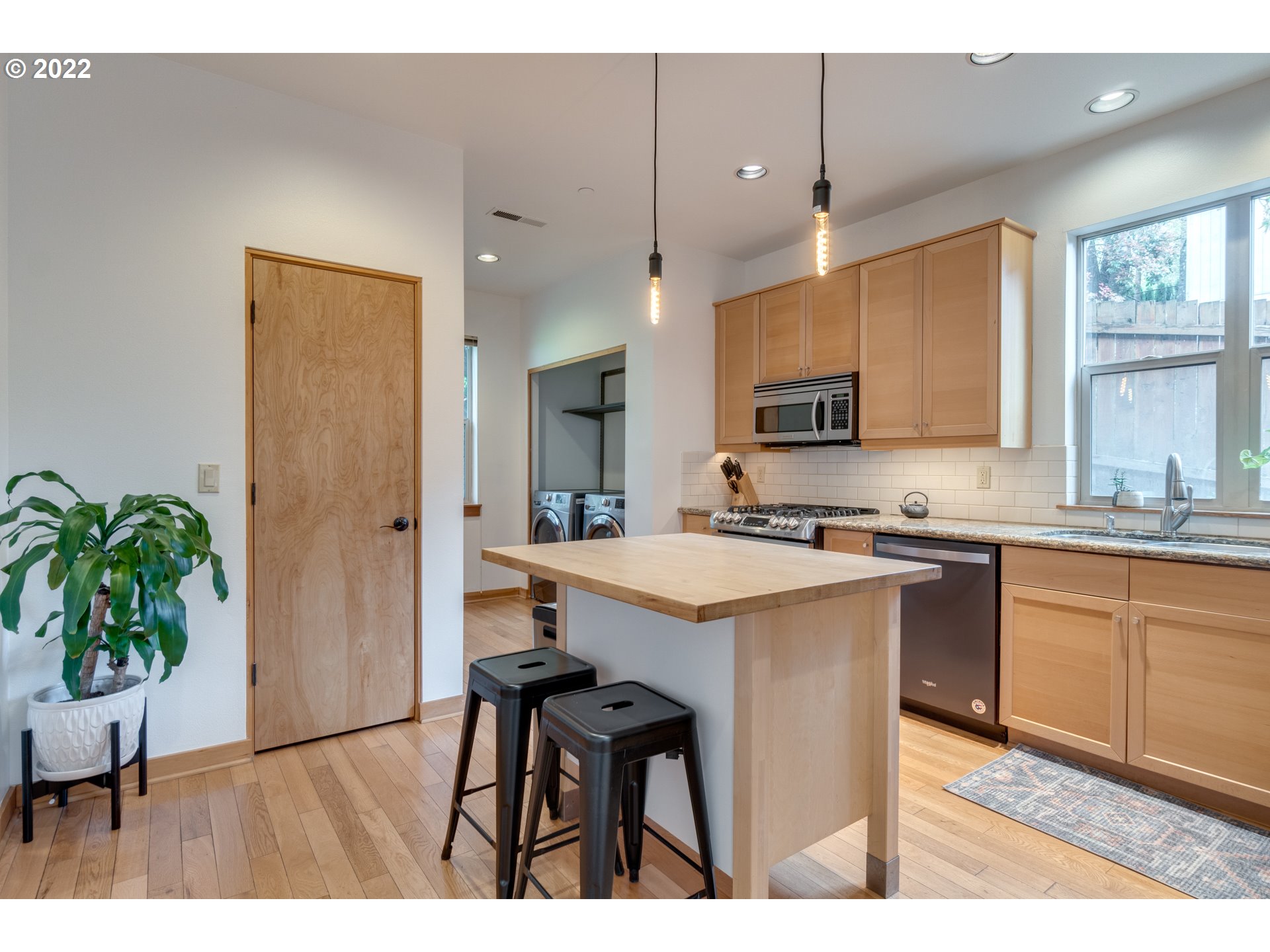 5049 Southwest View Point Terrace Portland, OR 97239 - Photo 9 of 26 Gallery Image 9