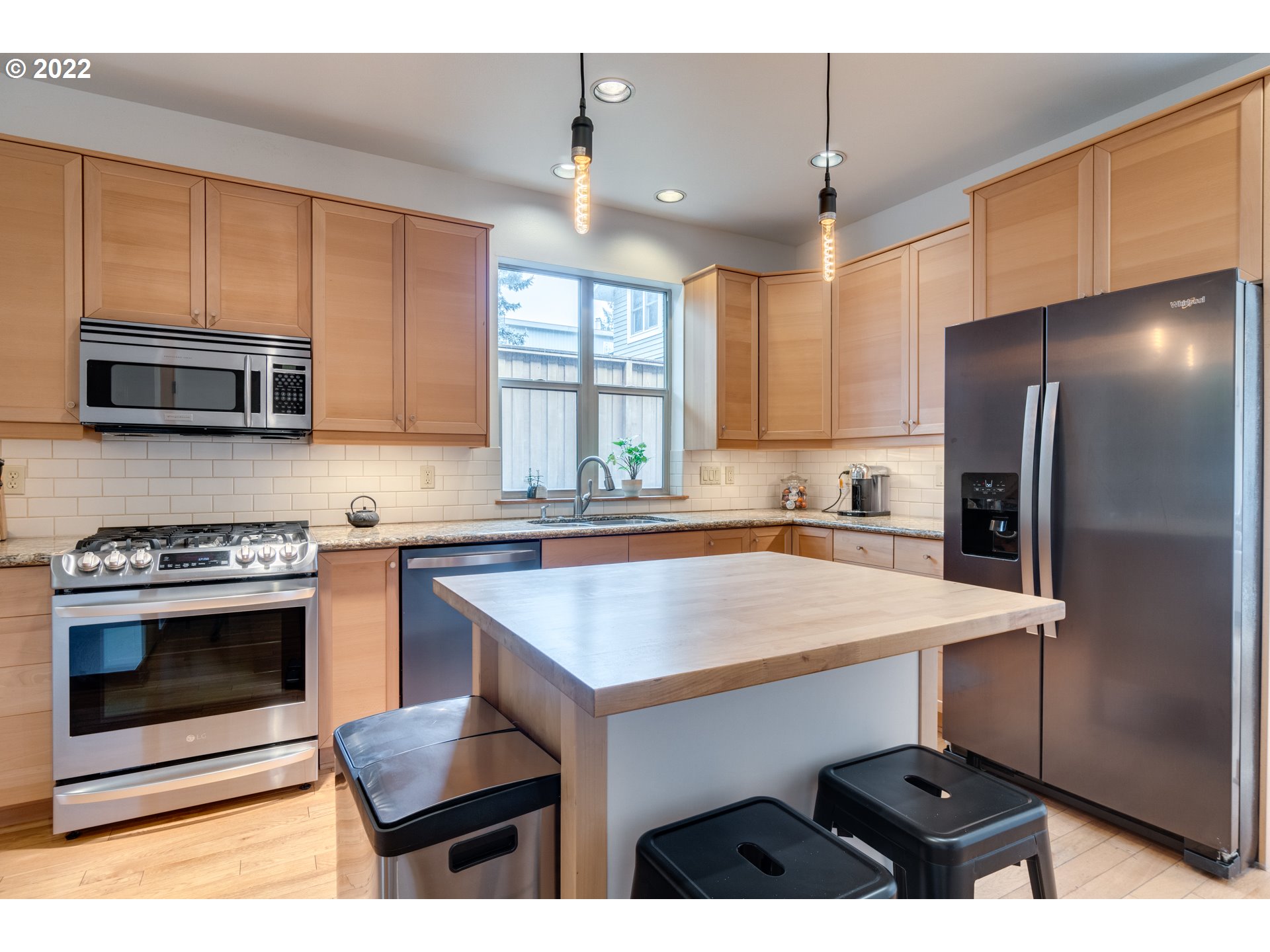 5049 Southwest View Point Terrace Portland, OR 97239 - Photo 10 of 26 Gallery Image 10