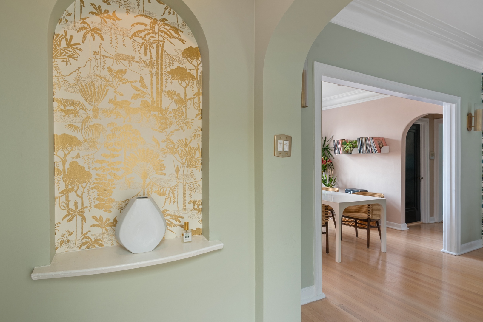 511 West Aldine Avenue, Unit 3F Chicago, IL 60657 - Photo 11 of 15 a view of a dining room with furniture and wooden floor