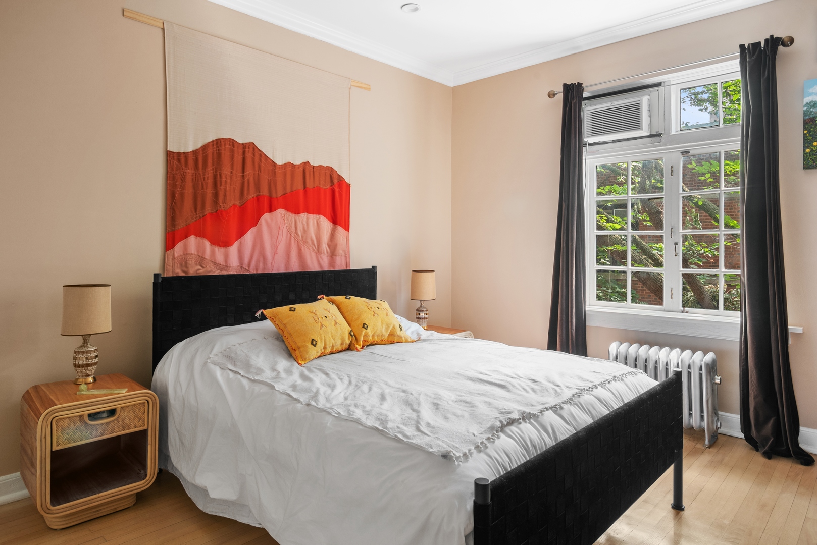 511 West Aldine Avenue, Unit 3F Chicago, IL 60657 - Photo 14 of 15 a bedroom with a bed and a window