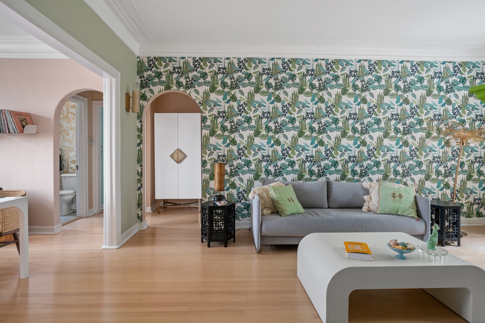 511 West Aldine Avenue, Unit 3F Chicago, IL 60657 - Photo 4 of 15 a living room with furniture and a fireplace