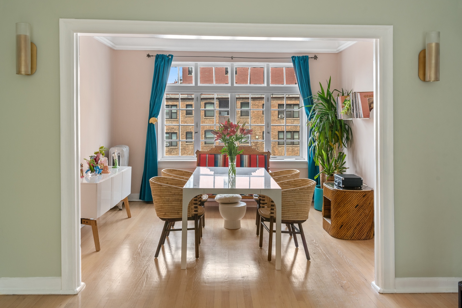 511 West Aldine Avenue, Unit 3F Chicago, IL 60657 - Photo 6 of 15 a view of a dining room with furniture and wooden floor