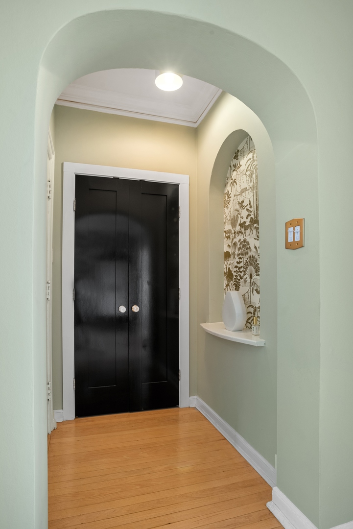 511 West Aldine Avenue, Unit 3F Chicago, IL 60657 - Photo 10 of 15 a view of empty room with window