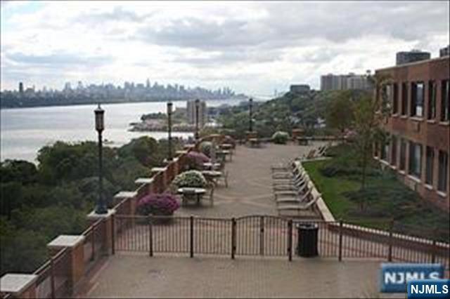 100 Old Palisade Road, Unit 702 Fort Lee, NJ 07024 - Photo 7 of 37
